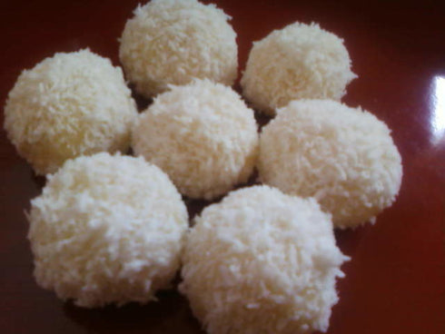 Thistle 4 Coconut Snow Balls